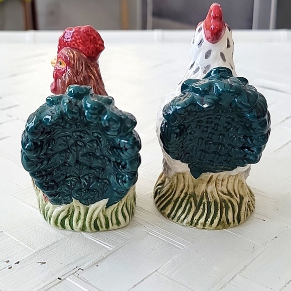 Set of Rooster Chicken Salt and Pepper Shakers Porcelain Unbranded 4" x 3.5" - Picture 3 of 7
